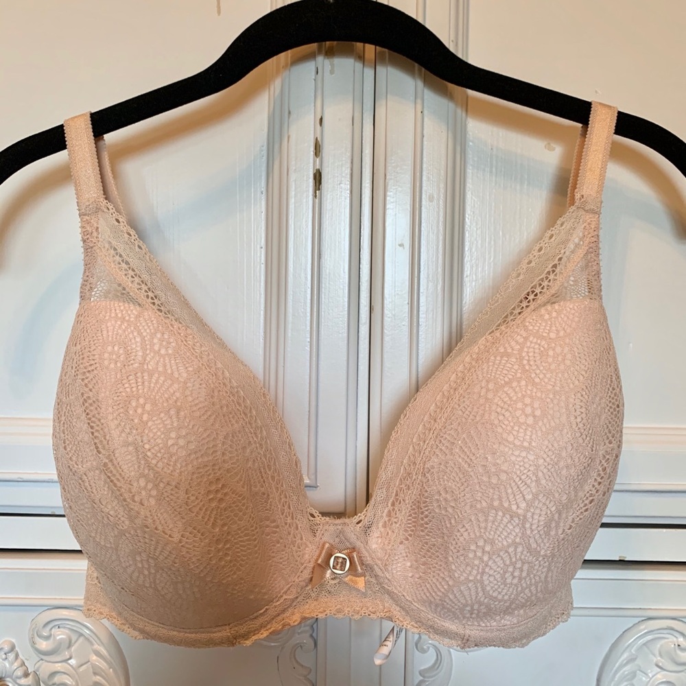 34DDD Chantelle “Festivité” nude Lace Plunge Bra